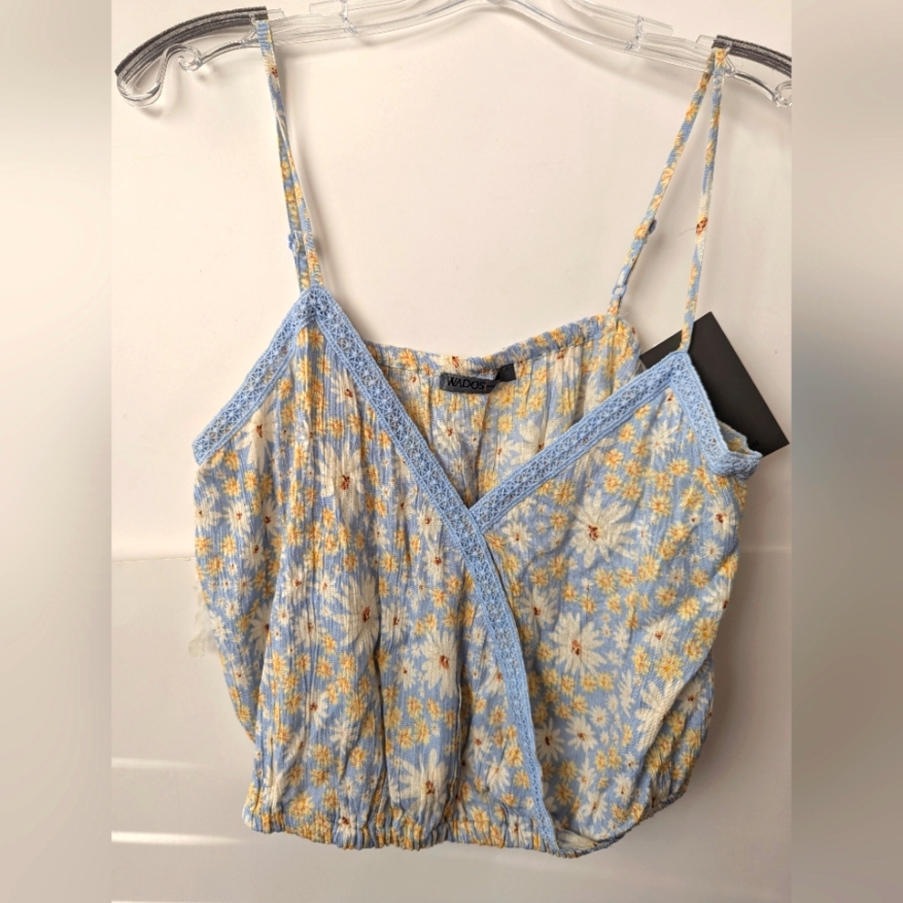 Wados floral crop tank top - size medium- NWT